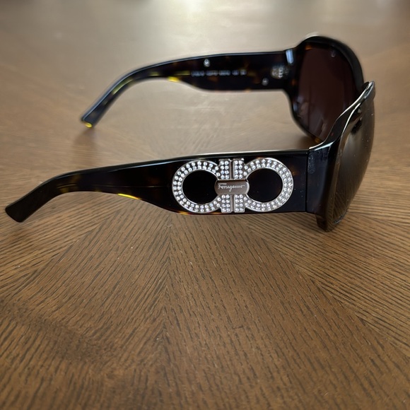 Salvatore Ferragamo Sunglasses - Picture 4 of 6